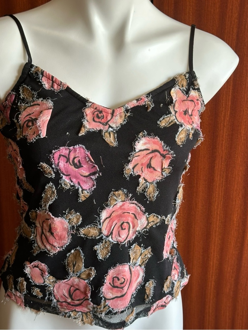 NWOT TD4 Tank top .Black & pink rose application with frayed edges sM